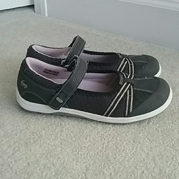 *SOLD* See kai run black washable shoes size 2.5 - Picture 2 of 4